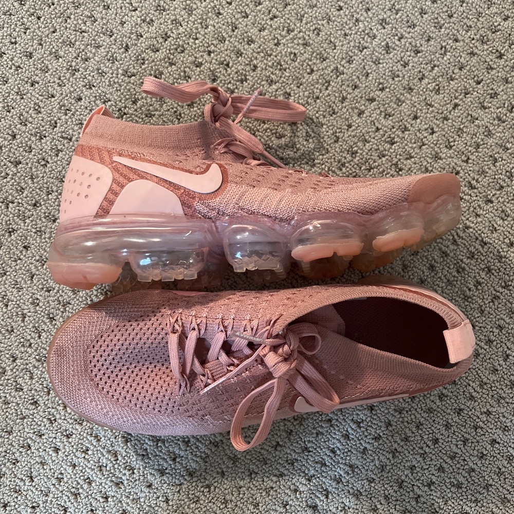 Nike Pink Vapor Maxes! Only worn a few times in really good condition 🤩